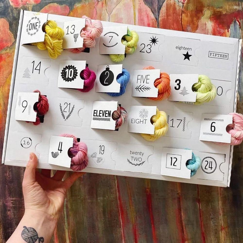 Χριστουγεννιάτικο Ημερολόγιο 2025 Το Ημερολόγιο Advent με Νήματα Διακόσμηση Φεστιβάλ Δείκτες Πλεκτού 24 Ημέρες Ημερολόγιο Αντίστροφης Μέτρησης για τα Χριστούγεννα Δώρα
