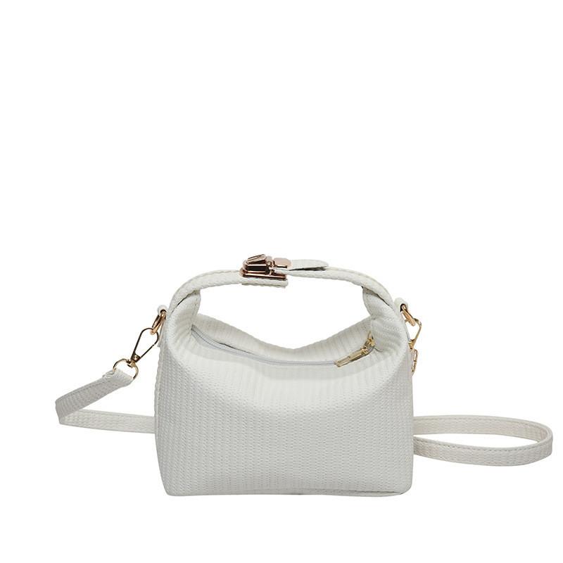 

Оптовая продажа женских 2024 летних новых маленьких нишевых популярных сумок через плечо и мессенджеров, высококлассных сумок белый