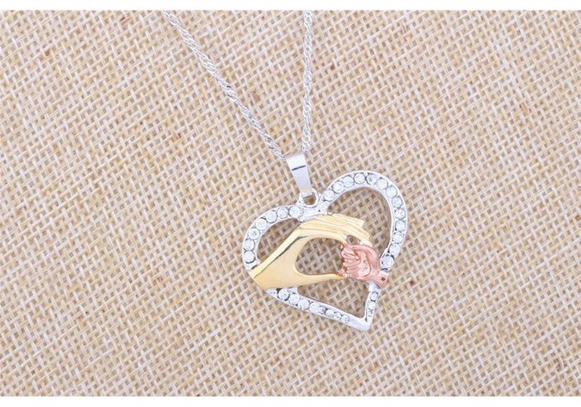 Elegant Rhinestone Heart Necklace for Mom - Simple Love Heart Design on Clavicle Chain for Women