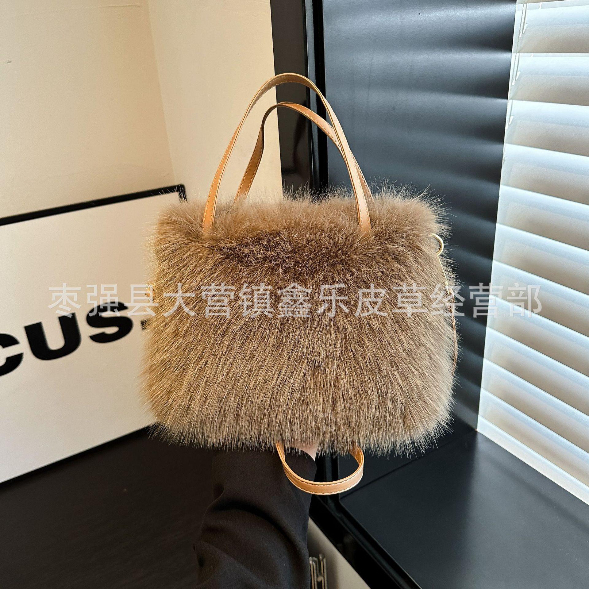 

New imitation fox hair tote bag fashion handbag hairy high-end small bags 18*24*8CM