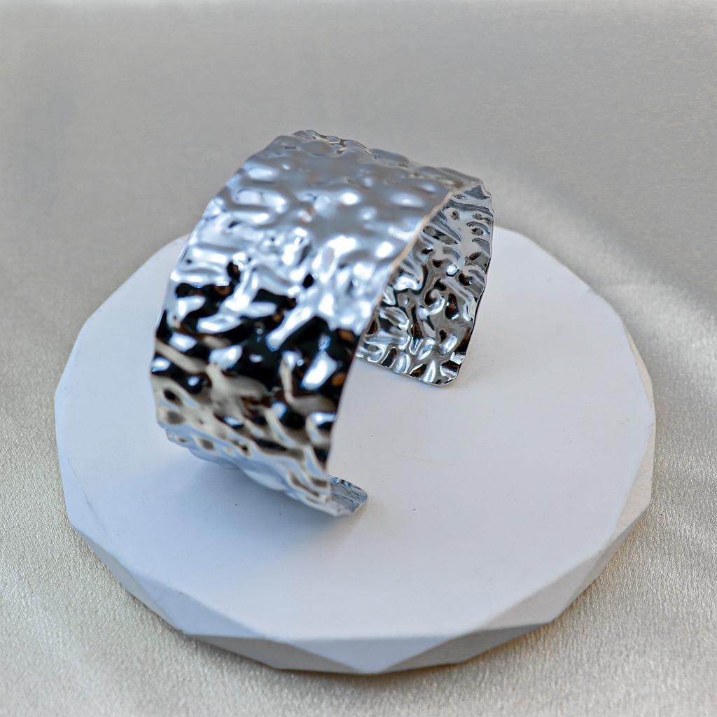 Pulseira de aço inoxidável aberta de aço titânio com laterais largas, coleção de design de textura de dobra geométrica, joias requintadas