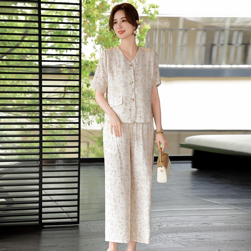 

Women s Chinese Style Summer Two-Piece Set: Stylish Short Sleeve Top and Pants for Middle-Aged and Elderly 5XL [145-160 lbs]