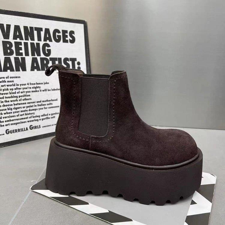 Dámské zimní boty na platformě, semišové kotníkové sněhule, teplé bavlněné boty na vysokých podpatcích, trendy boty Chelsea z roku 2025, módní turistické boty pro ženy