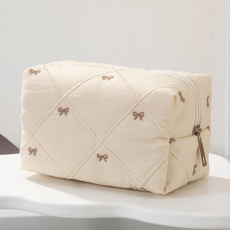 Módny štvorcový dámsky clutch taštička na make-up prenosná roztomilá dámska kozmetická toaletná taštička kabelka so zipsom s potlačou mašle
