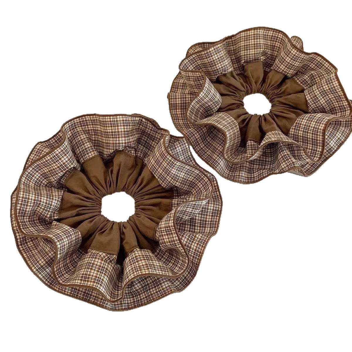 

В стиле ретро преппи, клетка, кружево, очень большая резинка для волос