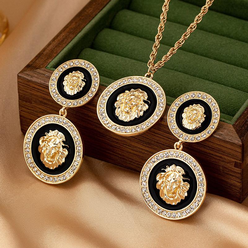 

Модные украшения для женщин золотой