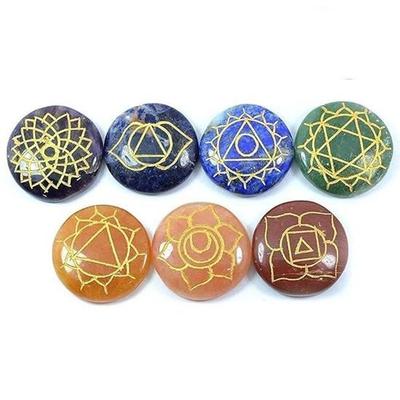 Sada 7 ks 7 čakrových symbolů rytých Sada léčivých drahokamů pro Reiki Healing Crystal Healing