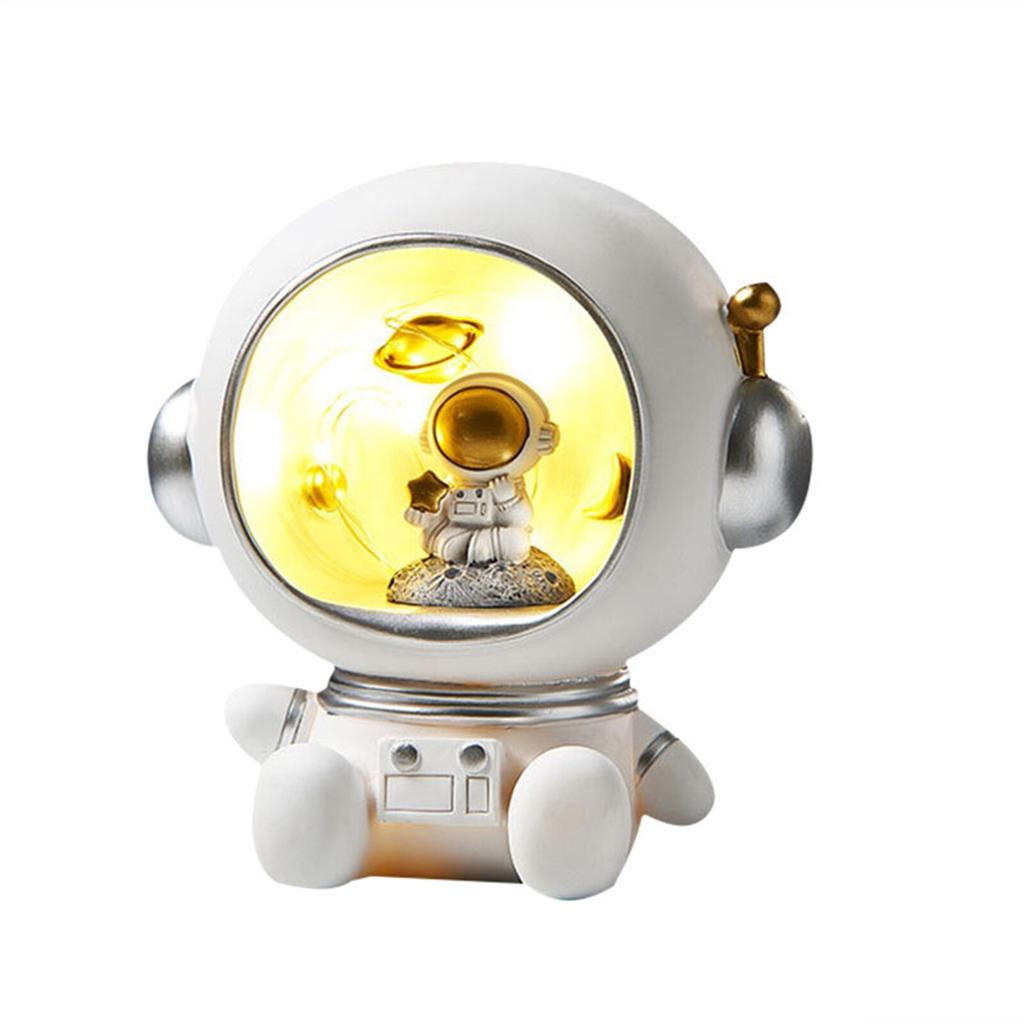 Astronaut nattlys dekorasjonsfigur med sparegris funksjon Romtema harpikspynt for barn hjemmekontor