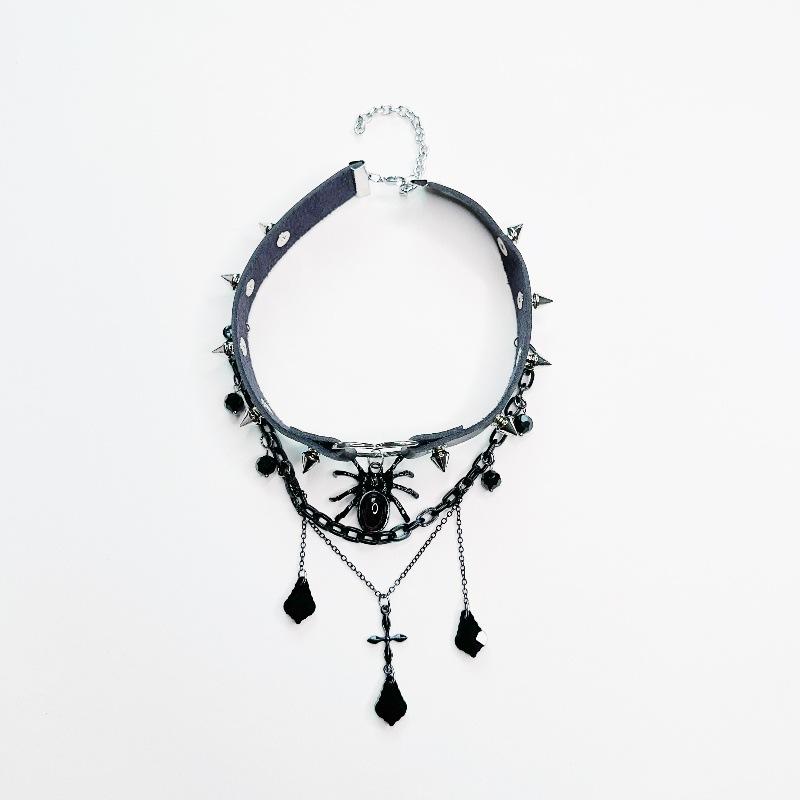 Gothic Black Spider Pendant Necklace for Women Vintage Rivet Pu Leather Choker Chain Punk Cool Y2K Charms Halloween Jewelry Gift