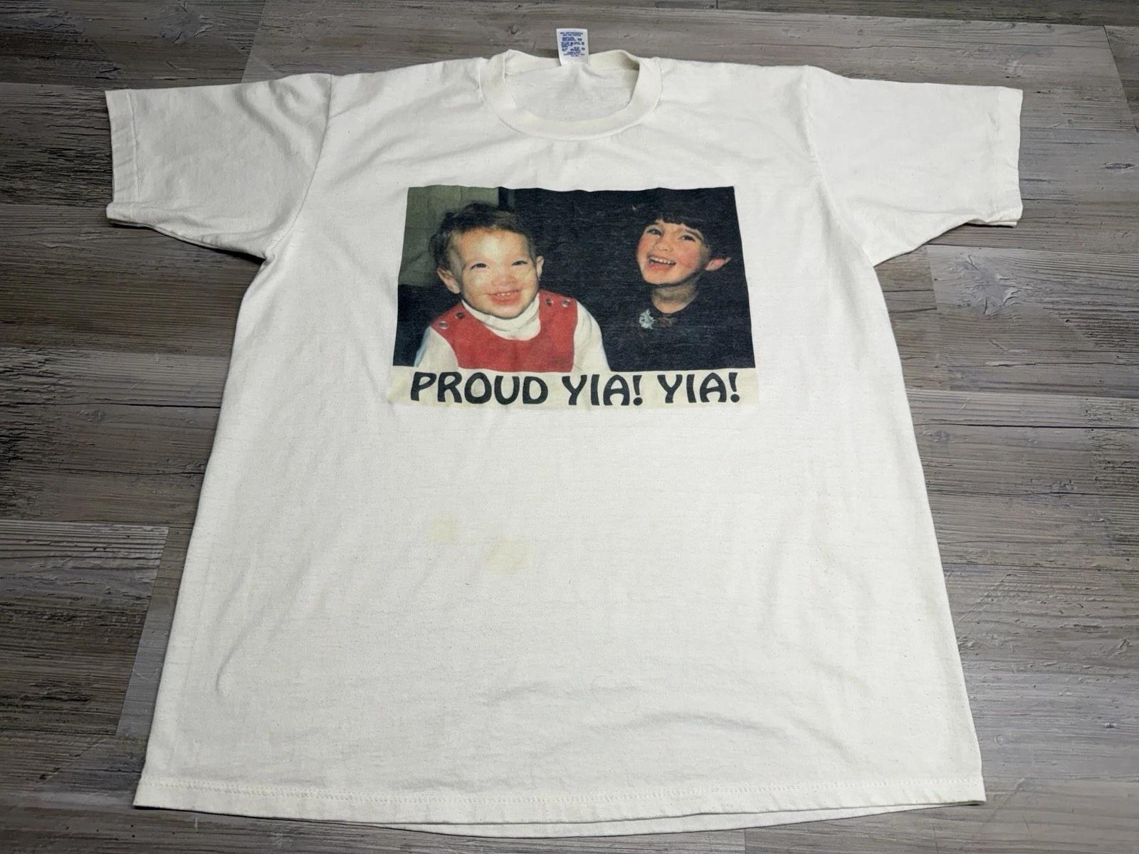 Vintage Funny Family Portrait T-Shirt Proud Yia Yia Photo Faded XL Made in USA S