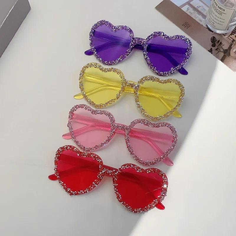 1 Pair Heart Shaped Sunglasses with Rhinestones Women Fashion Cute Beach Vacation Shades Trendy Design Casual Sun Glasses