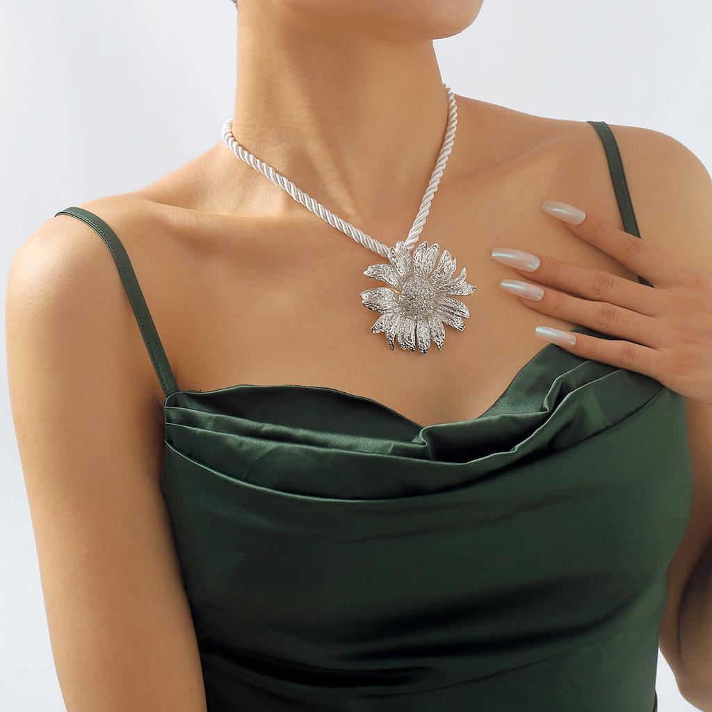 New European American Style Exaggerated Sunflower Necklace Earrings Flower Pendant Clavicle Chain For Women Trendy Jewelry