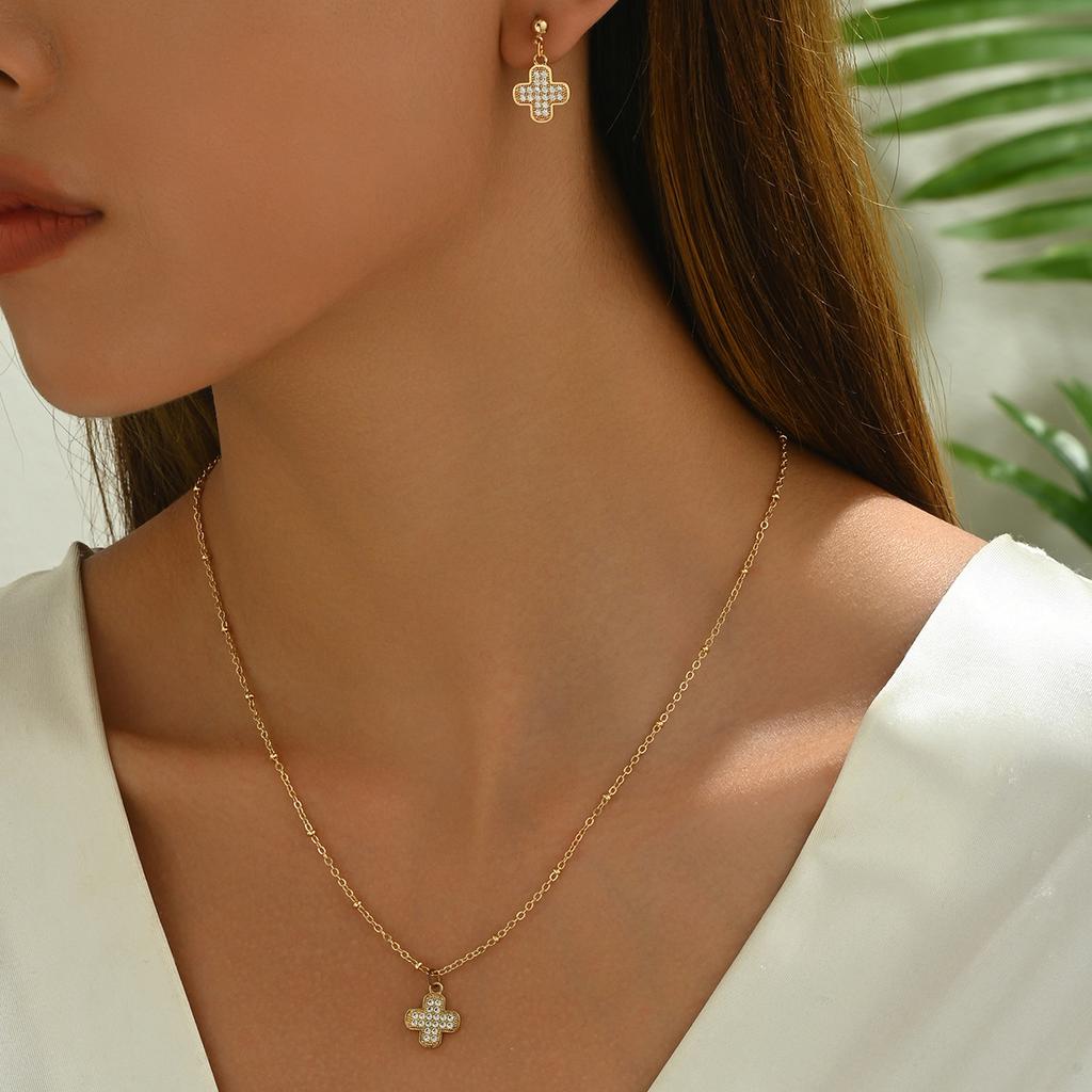 Stylish and simple women's inlaid zircon necklace earrings set personalized four-leaf clover design collarbone chain earrings