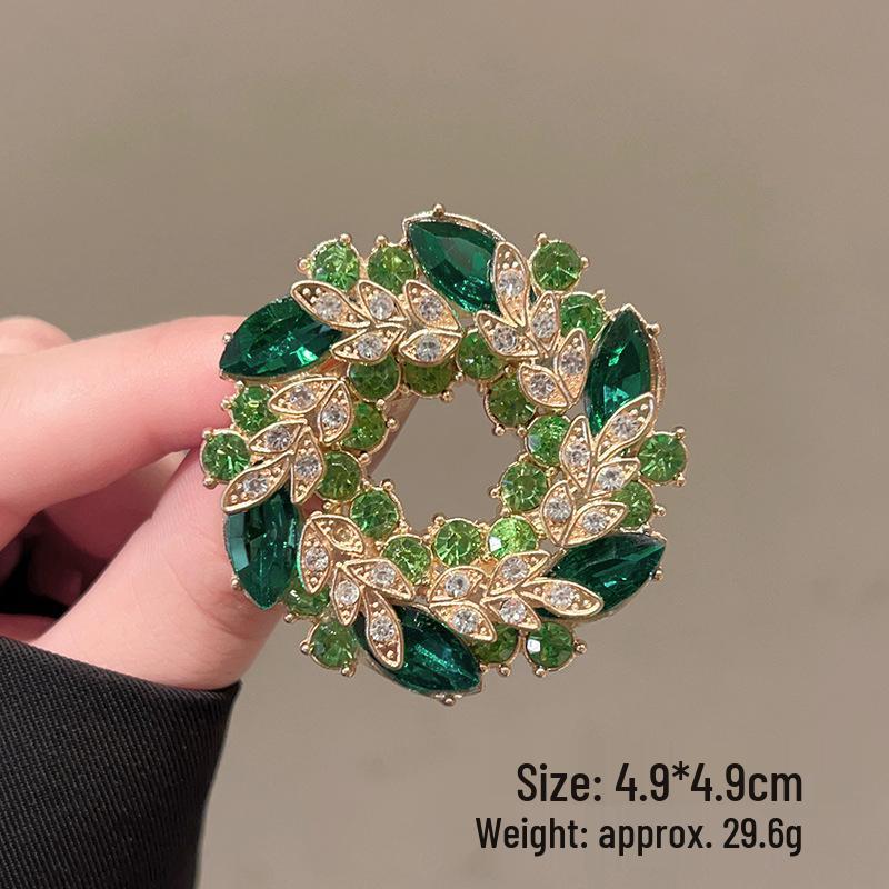 

Изысканная роскошная женская брошь-булавка в виде красного кленового листа: Приветственный аксессуар высокого класса