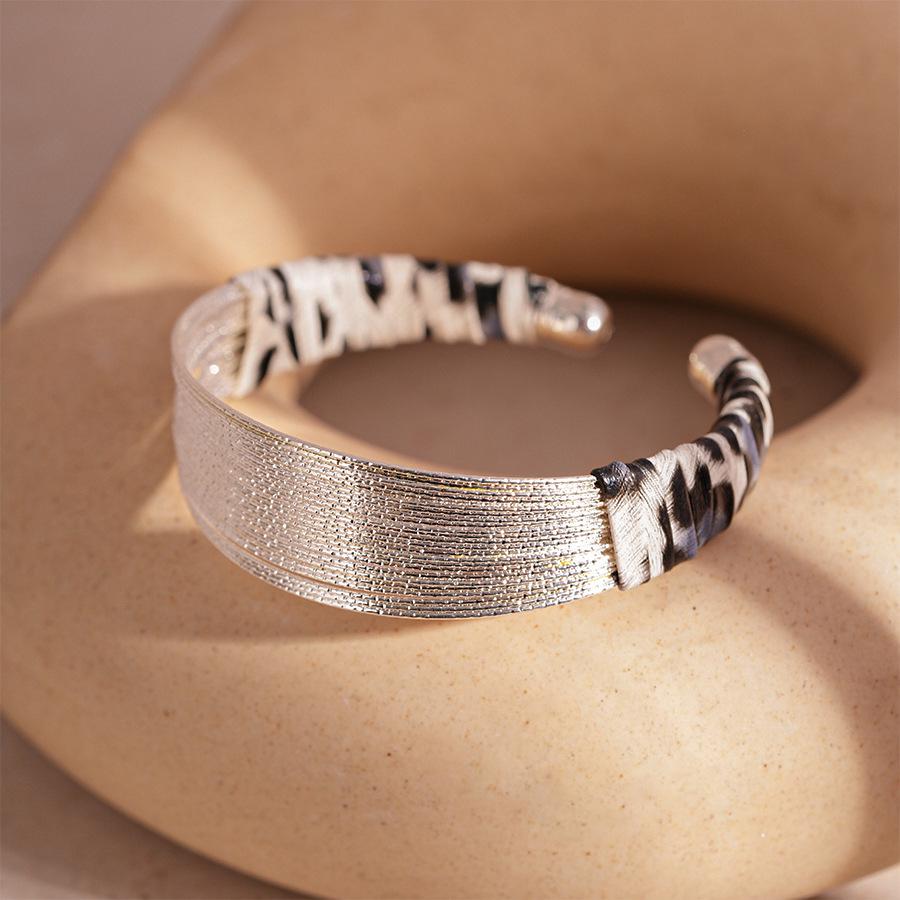 

Плиссированный браслет-манжета из искусственной кожи с леопардовым принтом для женщин - Стильные элитные украшения для рук