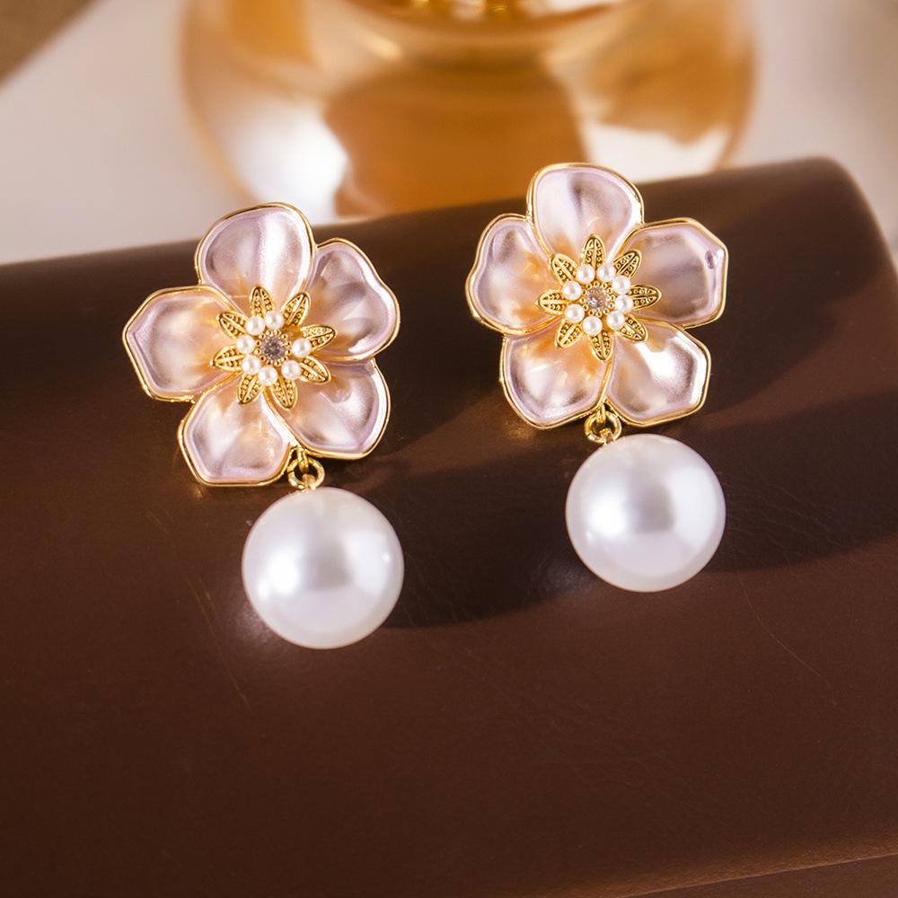 Light Luxury Exquisite Micro-inlaid Zircon Flower Earrings Elegant High-end Pearl Stud Earrings Niche Design Temperament Earrings