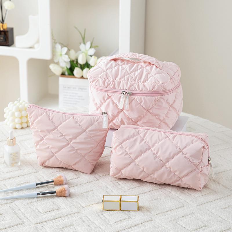Women's Large Quilted Polyester Makeup Bag - Portable Accordion Design for Travel Toiletries Storage