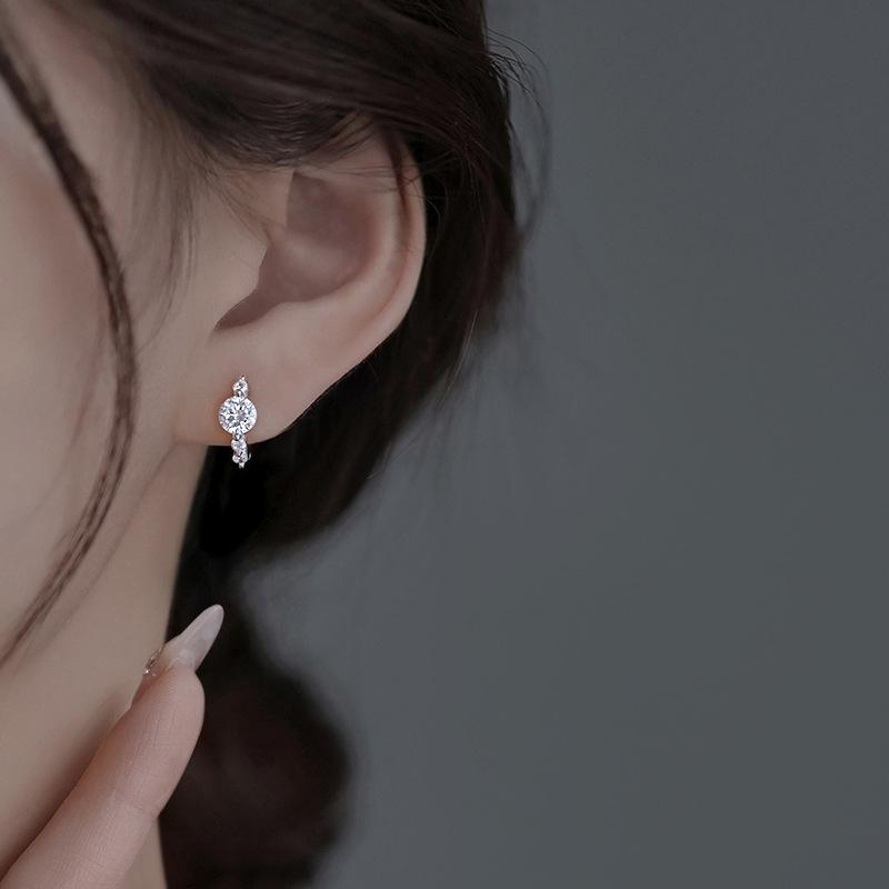 Super Flash Size Round Diamond Ear Buckle Niche Design Sense Fashionable Small Exquisite Flash Diamond Earrings