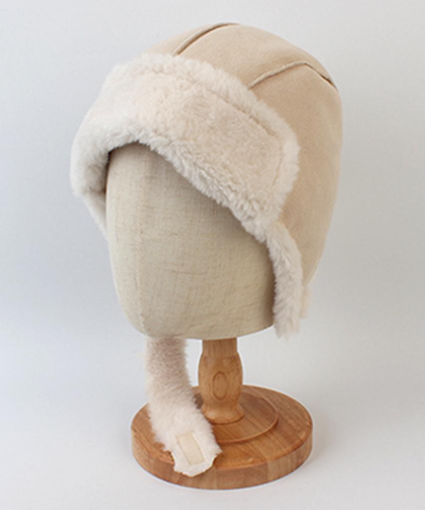 Yunibeosyeolkemiseuteuli Mustang Ivory Earflap Cap