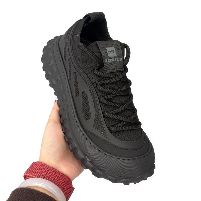 Neue Herrenschuhe - Atmungsaktive Schuhe für Freizeit, Sport und Laufen, mit weichen Sohlen.