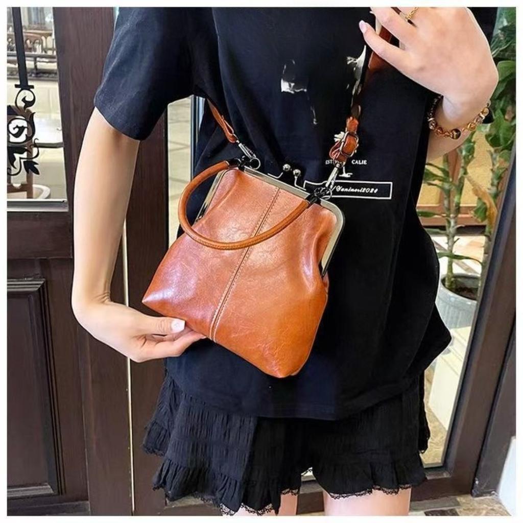 Vintage China-Chic Women's Handbag Temperament Clip On Commuter Crossbody Bag British Style Simple Shoulder Bag