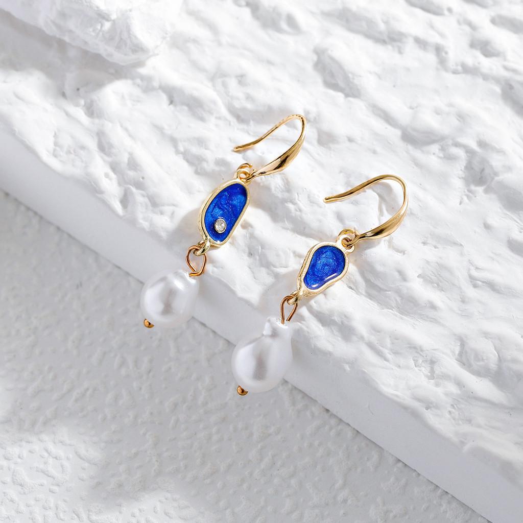Trendy Asymmetric Geometric Alloy Earrings For Women Perfect For Any Occasion