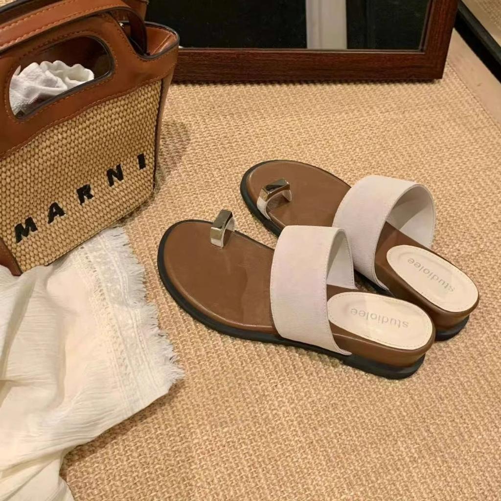 Nisch kilklack täckt tå svala tofflor fé skor bär 2025 ny sommar fransk med kjol mjuk sula sandaler