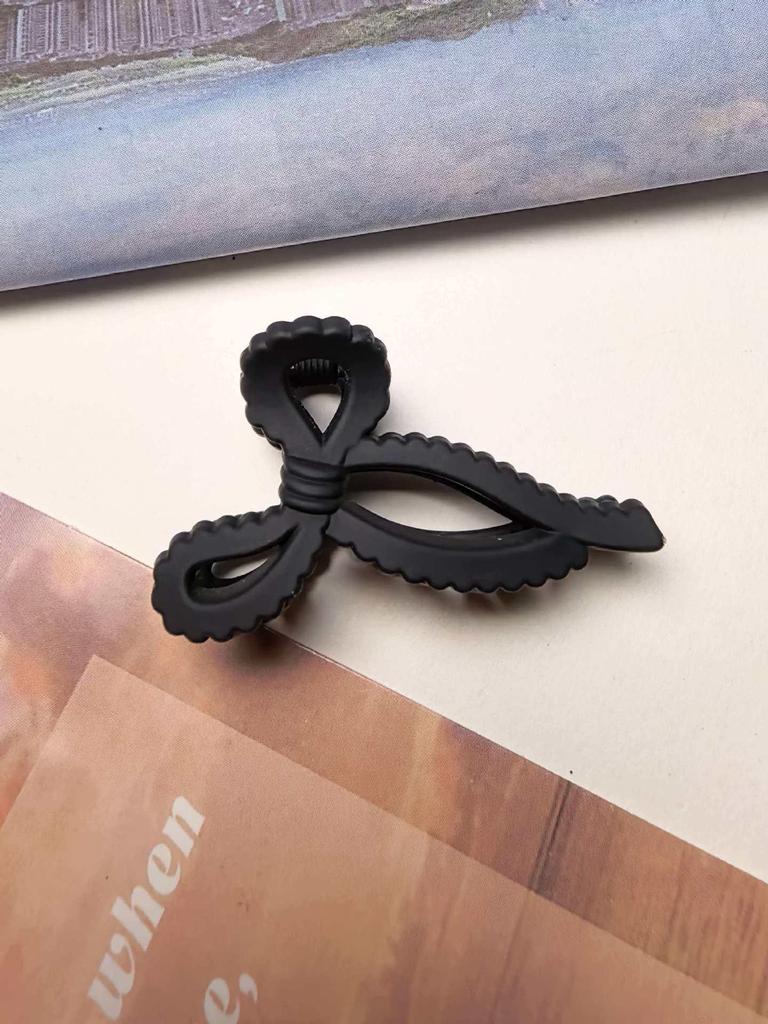 4cm Frosted Milk Coffee Hair Claw Clip for Women’s Updo – Small, Simple, Shark Design