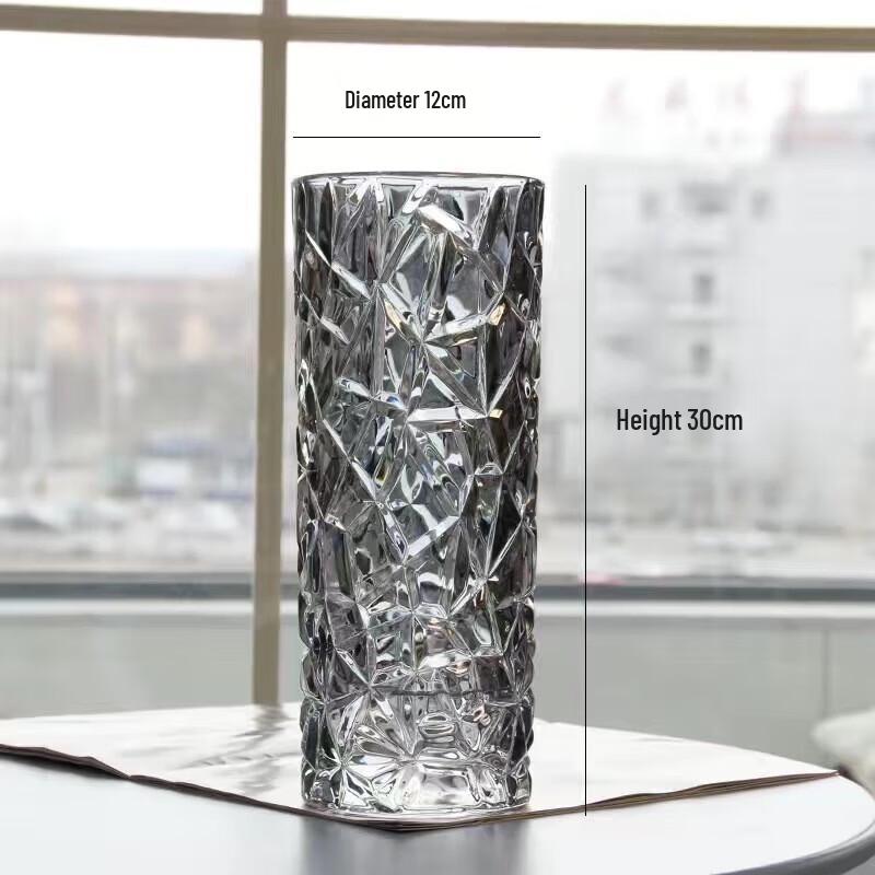 Прозрачная стеклянная ваза для цветов