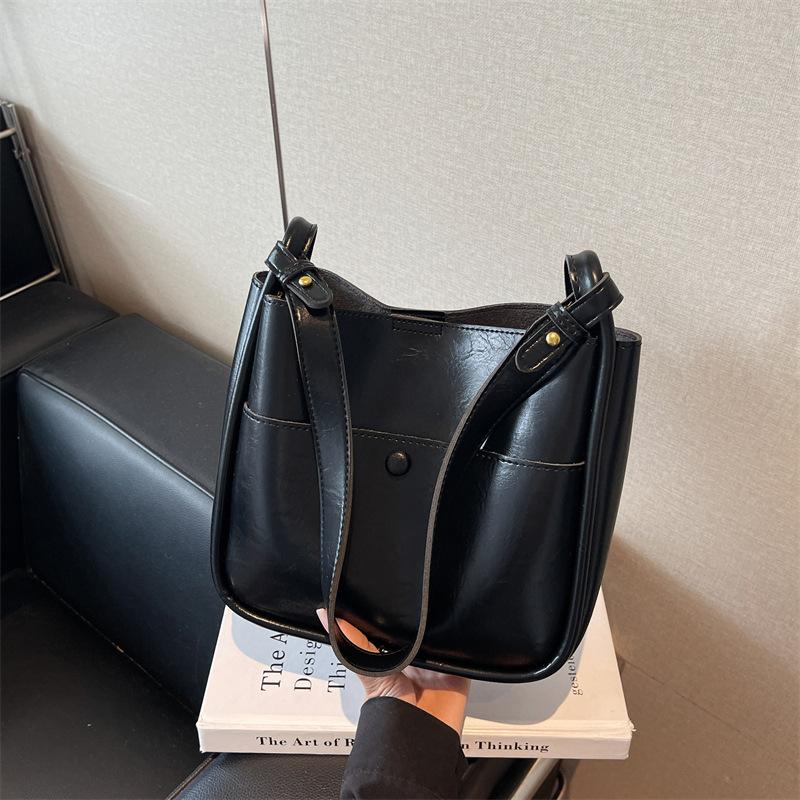 

Premium bag women s new trendy retro shoulder armpit bag commuting versatile going out messenger bucket bag чёрный