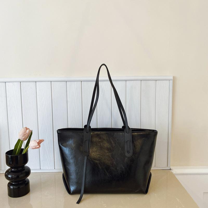 Simple Large Capacity Shoulder Bag for Women, 2026 New Texture Soft Face Fashiable Work Commuting Armpit Tote Bags