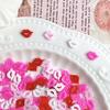 Heißer Verkauf Bunte Lippen Dreidimensionale Nagelkunst-Verzierungen DIY Kleidungsknöpfe Handgefertigte Puppen-Verzierungen Zubehör