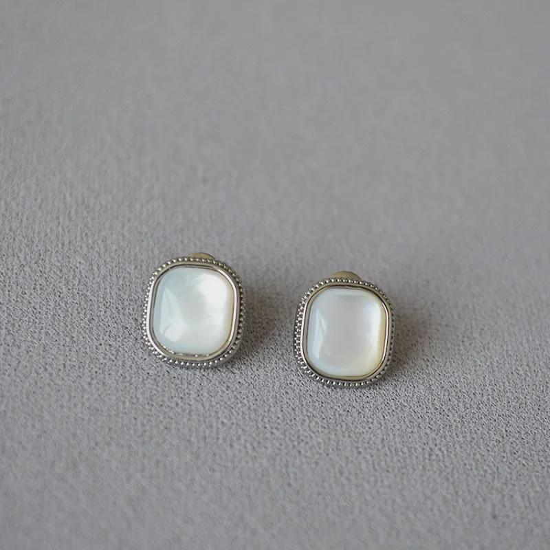 Cercei pătrați retro japonezi cu sidef, placați cu platină, cu ac din argint 925