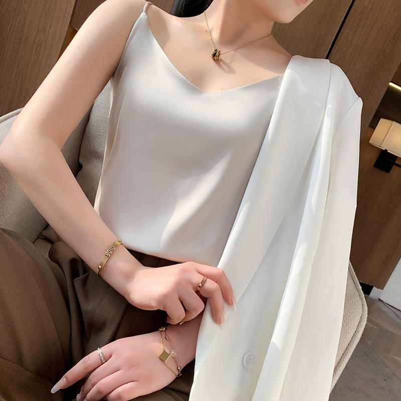 Women's Sleeveless Satin Camisole V Neck Elegant Tank Top Solid Color Casual Backless Layering Cami
