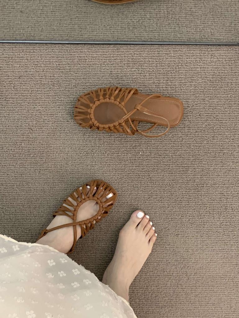 Niche Franse bruine tas hoofd sandalen dames 2025 nieuw zomer bohemien zachtzool casual strand Romeinse schoenen