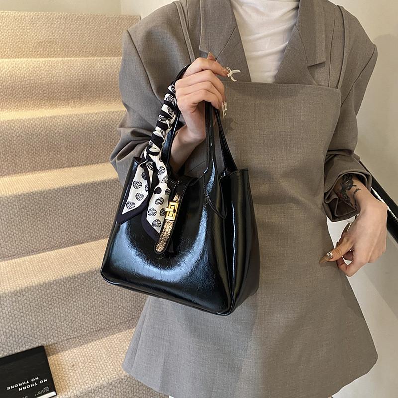 Ielgy Niche Commuter Texture Bucket Bag High-End Vegetable Basket All-Match Portable Casual Shoulder Messenger Bag