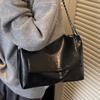 Borsa da pendolare casual di grande capacità, borsa a tracolla singola con catena popolare e borsa tote di alta gamma