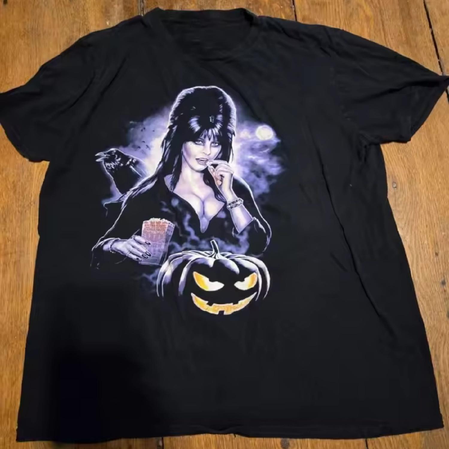 

1990s Dark Horror Movies Elvira Mistress Black T-shirt 2025 Summer New Hot Cotton T-shirt Unisex Fashion Casual T-shirt XXXXXL чорний