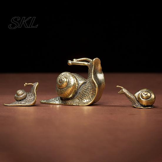 Tea Table Sculpture Vintage Bronze Snail Sculpture, Metal Animal Statue, Slow Living Desk Life Decor for Home Office Table, Garden Yard Ornament Gift