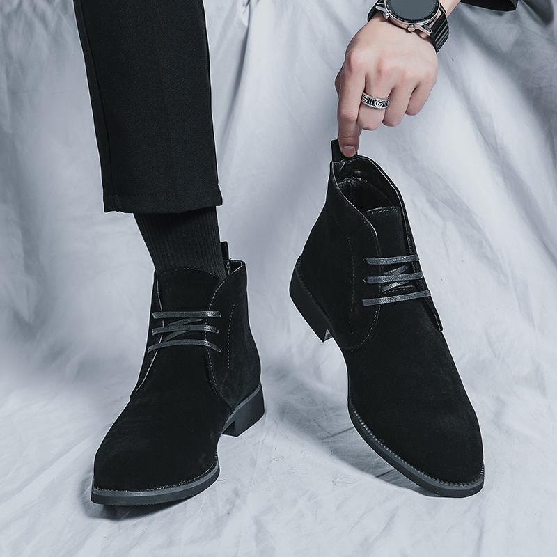 Modische, spitze Herrenstiefel aus Wildleder mit hohem Schaft, klassische schwarze Schnürstiefel und warme, flauschige Kurzstiefel für Herbst und Winter