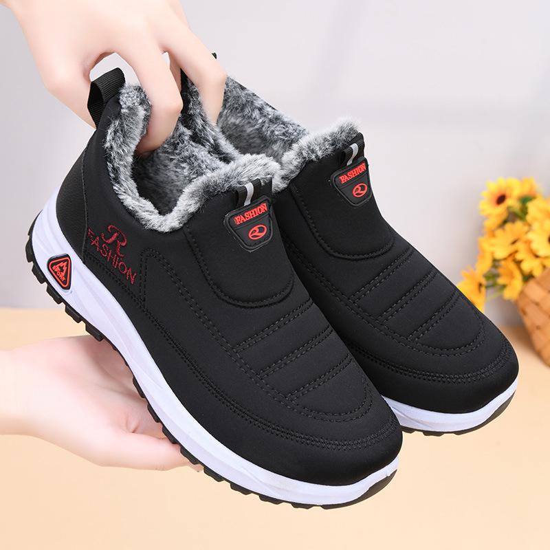 Winter cotton shoes women's flat bottom comfortable mother cotton shoes piled thickened walking shoes non-slip warm women's cotton boots