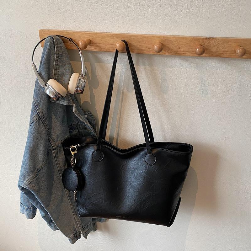 Large-capacity Bag Women's Autumn and Winter New Versatile Shoulder Retro Bag Texture Commuter Tote Bag