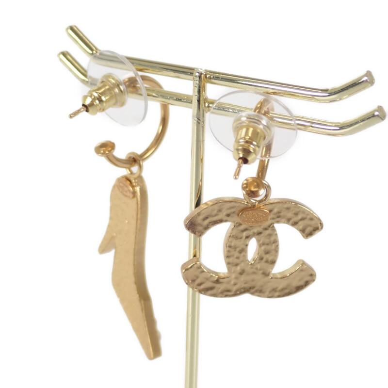 Chanel Pierce Gold Gold Plated Women