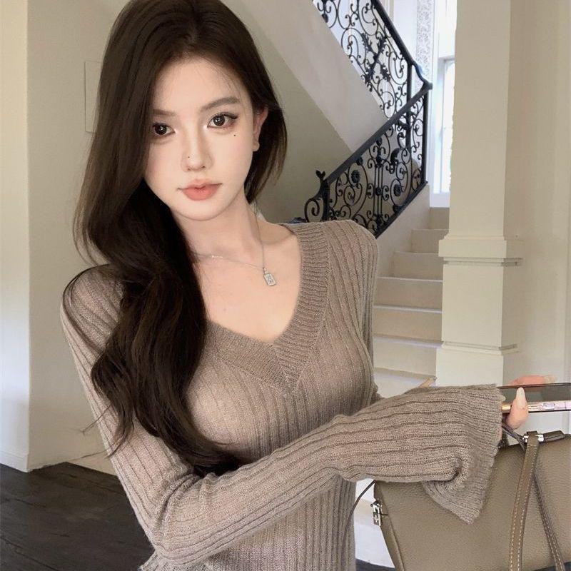 

Пуловер женский трикотажный с V-образным вырезом и рукавами-клеш – стиль Y2K One Size хаки