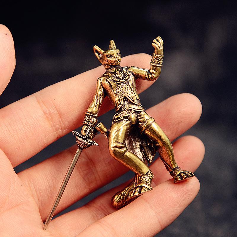 Mini European Brass Cat Sith Statue Cat Demon Swordsman Mouse Wizard Metal Sculpture Office Home Decoration Desktop Ornament