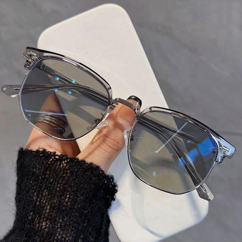Color-Changing Retro Eyebrow Glasses Frame Men'S Business Photosensitive Gray Myopia Glasses Anti-Blue Light Versatile Flat Light