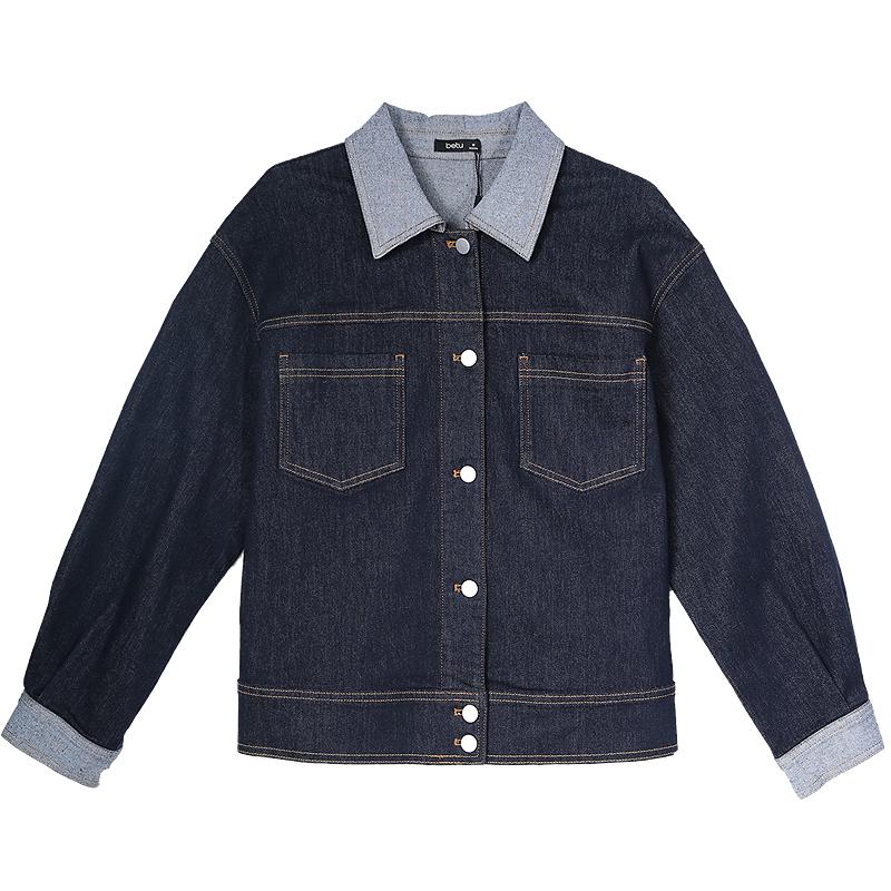 

Женская джинсовая куртка свободного кроя с контрастным воротником Betu M