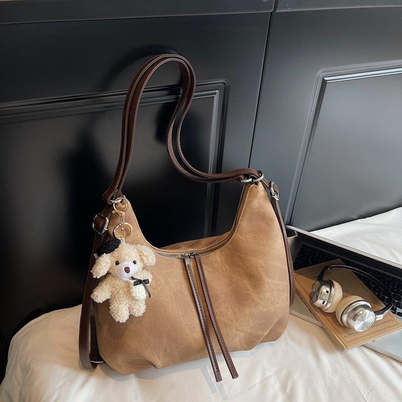 Korean Texture Women's Tote Bag 2026 Large Capacity Cute Pendant One-shoulder Crossbody Bag Casual Underarm Bag