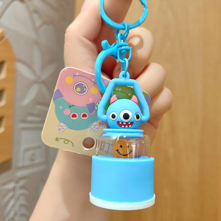 Очаровательный брелок-ночник в виде трехглазого человечка — стильный аксессуар для кемпинга, автомобиля или рюкзака.