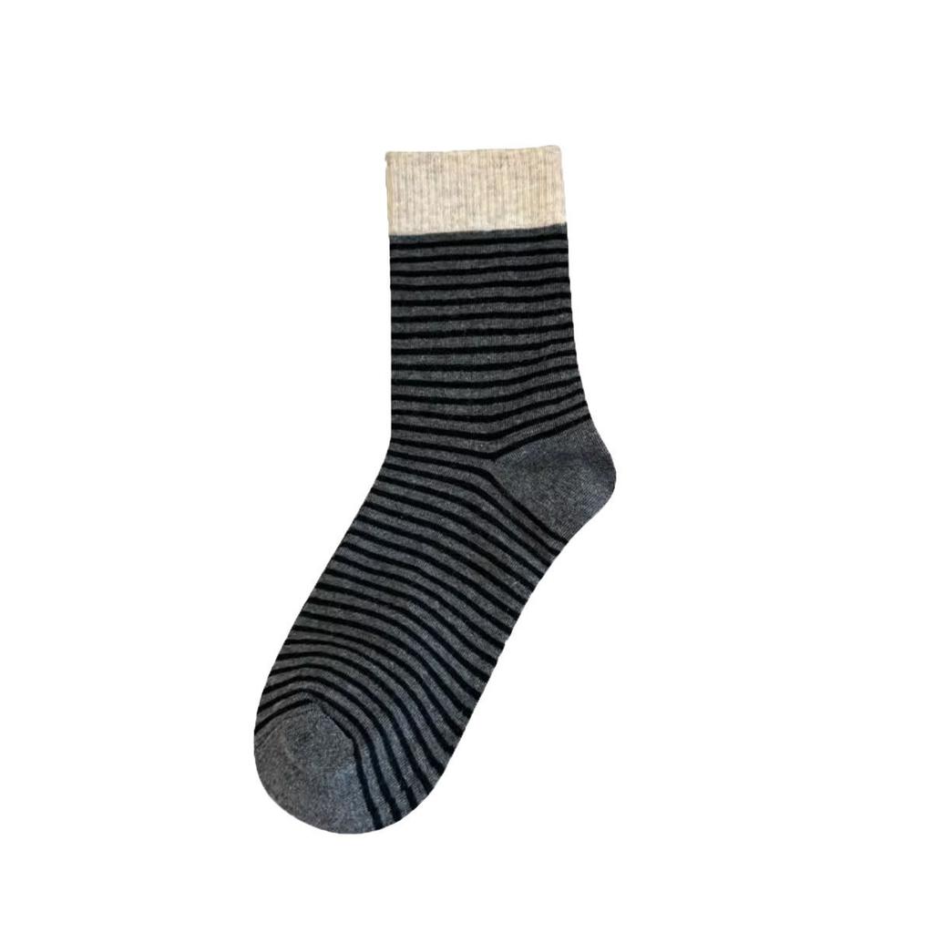 Warm-toned Socks for Women In Autumn, with Contrasting Colors, Flared Seams, Retro and Casual Mid-calf, and Student Stripes for Autumn and Winter